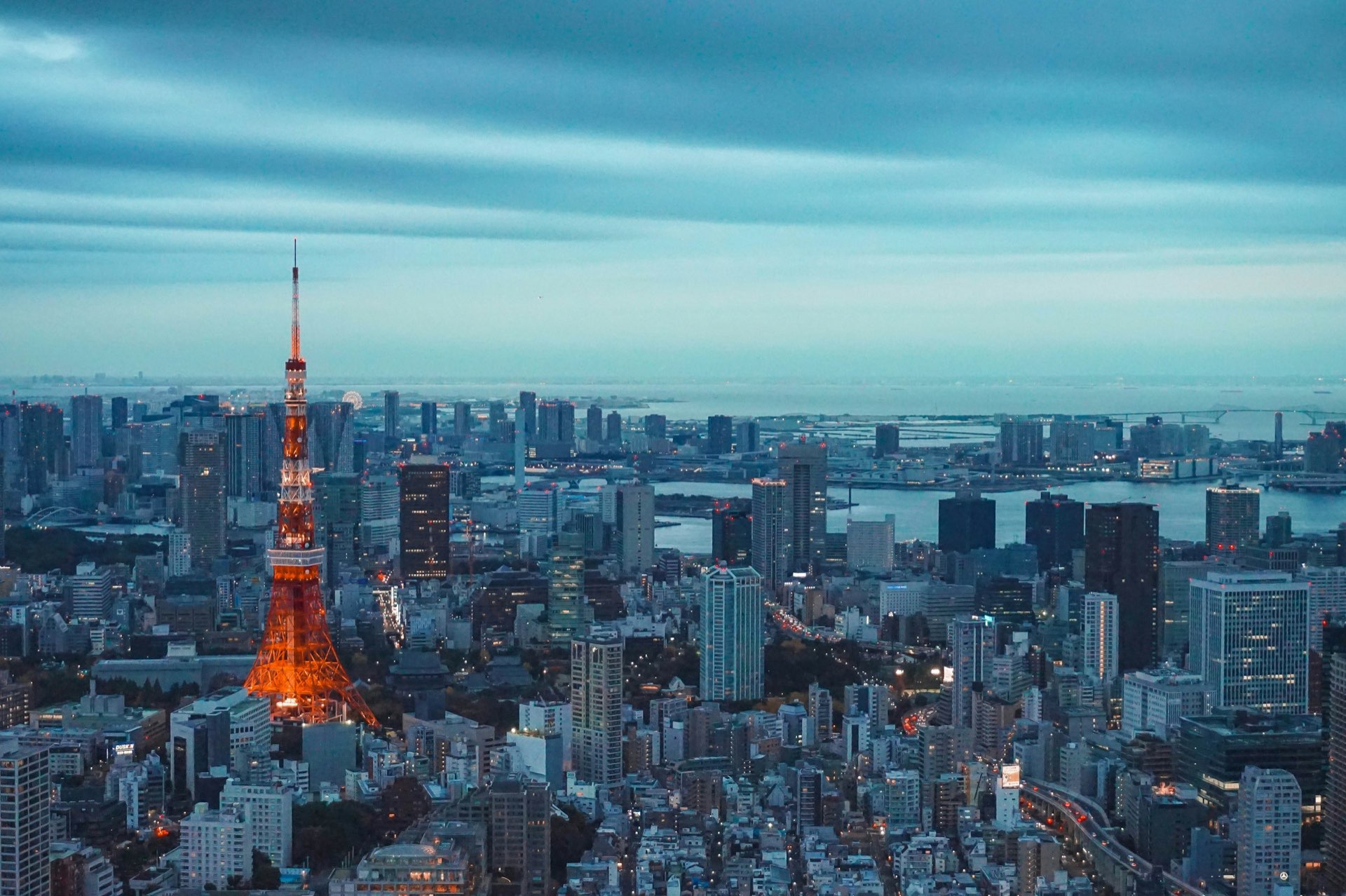 東京タワーと東京の街並み